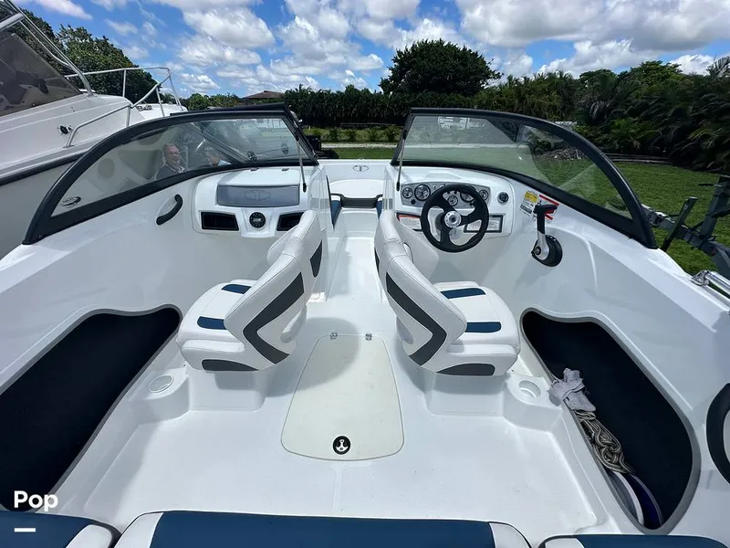 Slide: The Image of Tahoe 450ts 2021 - 15814804