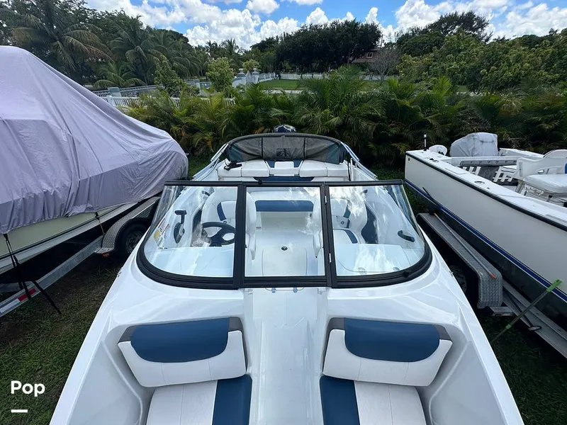 Slide: The Image of Tahoe 450ts 2021 - 15814829