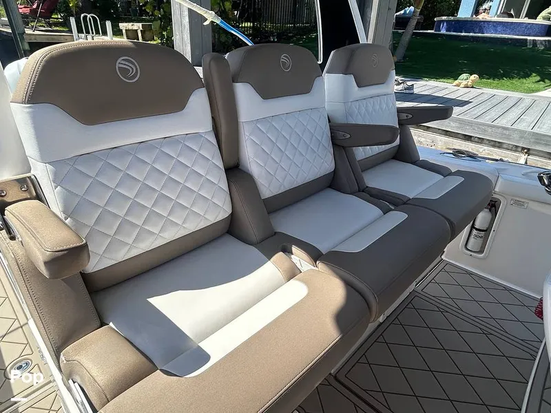 Slide: The Image of Edgewater 368CC 2016 - 15213758