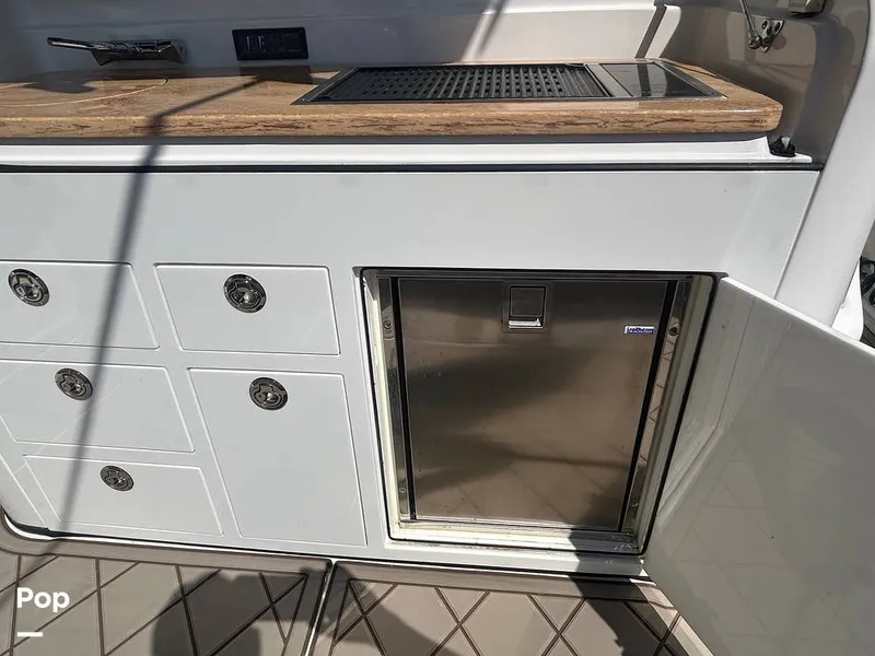 Slide: The Image of Fridge - Cockpit - 15213767