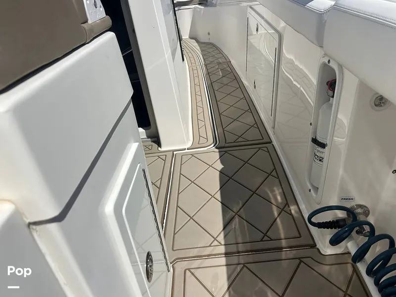 Slide: The Image of Edgewater 368CC 2016 - 15213771