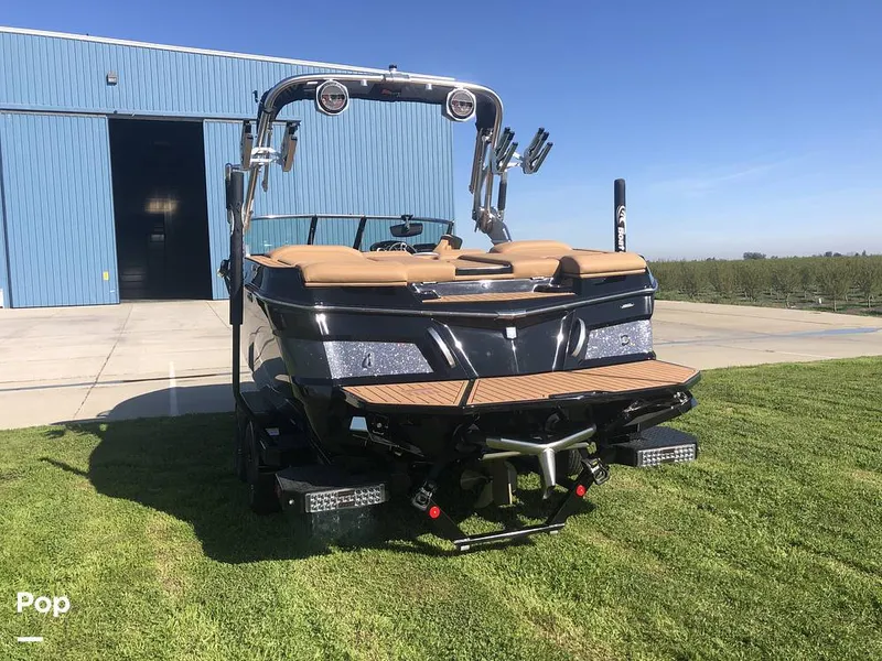 Slide: The Image of Mastercraft XT22 2021 - 15221536