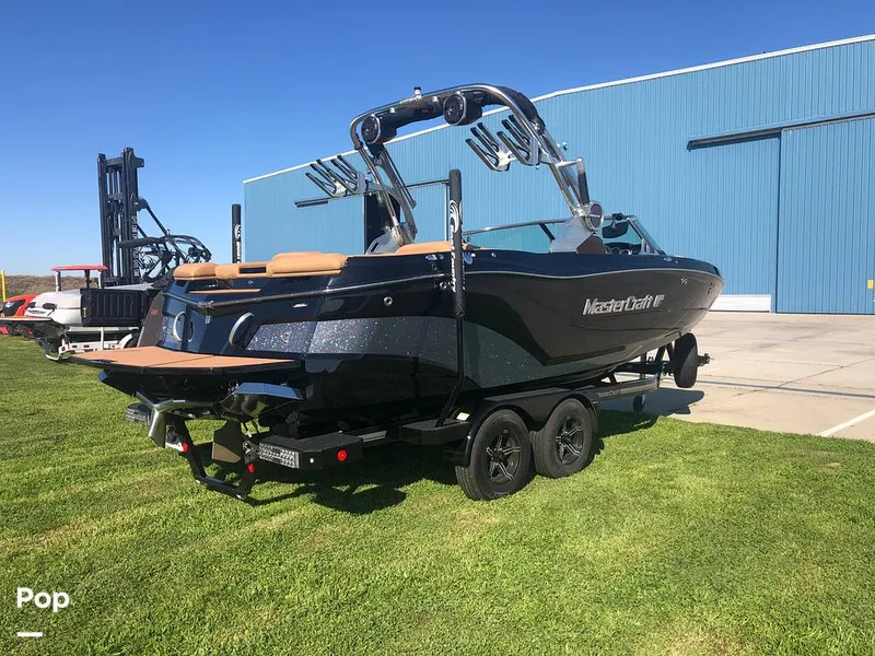 Slide: The Image of Mastercraft XT22 2021 - 15221531