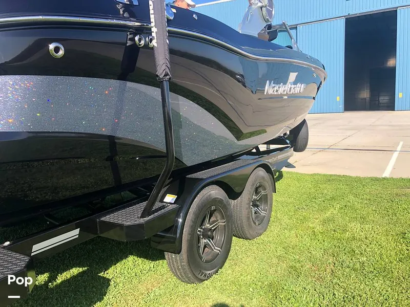 Slide: The Image of Mastercraft XT22 2021 - 15221545