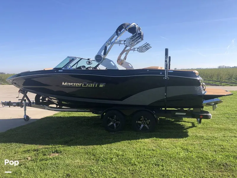 Slide: The Image of Mastercraft XT22 2021 - 15221521