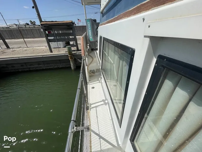 Slide: The Image of Sundeck 42 1984 - 15265984