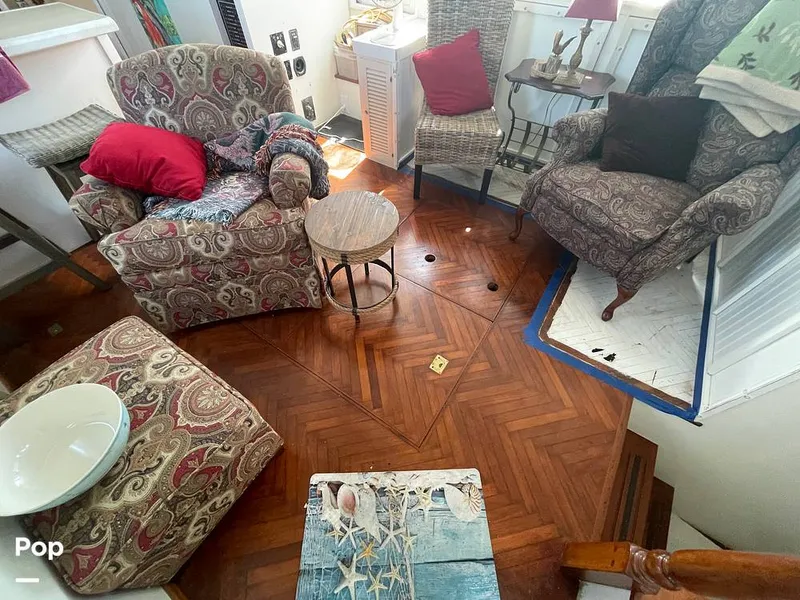 Slide: The Image of Sundeck 42 1984 - 15265992