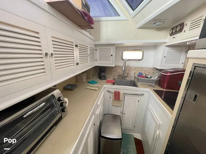 Slide: The Image of Sundeck 42 1984 - 15267584