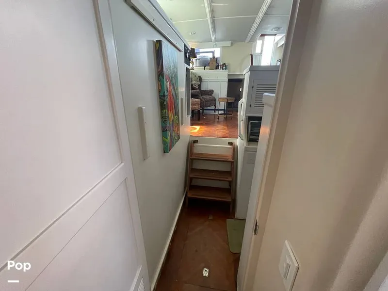 Slide: The Image of Sundeck 42 1984 - 15267858