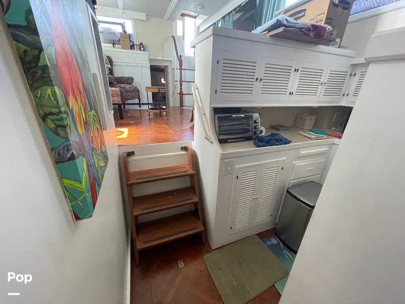 Slide: The Image of Sundeck 42 1984 - 15267944