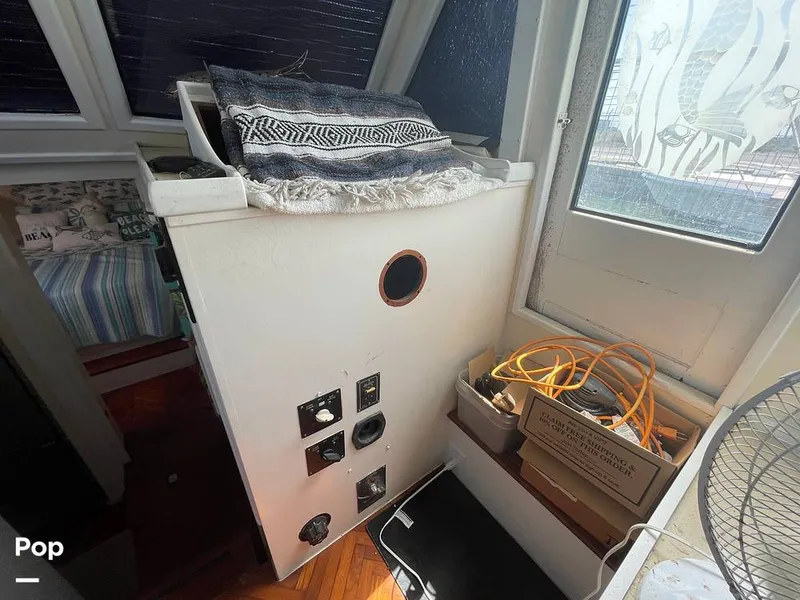 Slide: The Image of Sundeck 42 1984 - 15267951