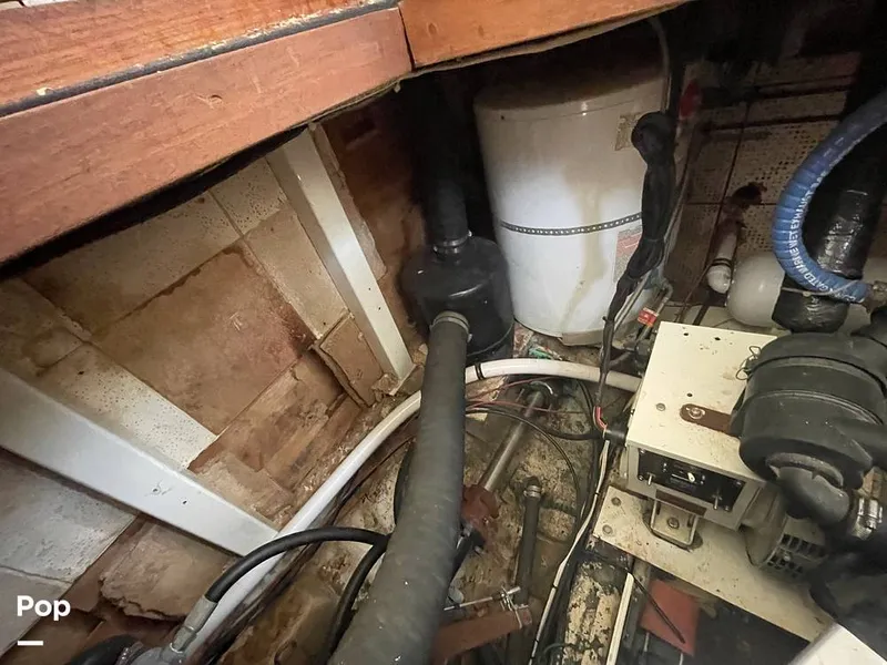 Slide: The Image of Sundeck 42 1984 - 15267975