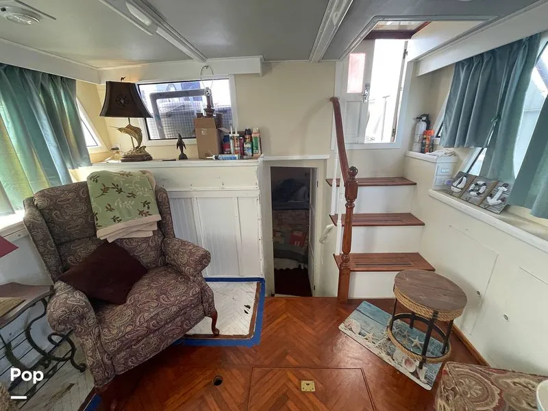 Slide: The Image of Sundeck 42 1984 - 15268089