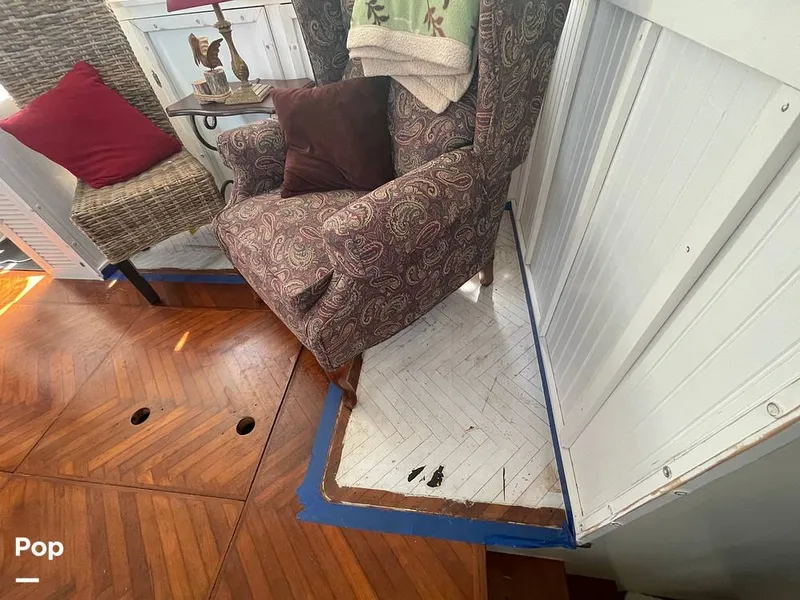 Slide: The Image of Sundeck 42 1984 - 15268219