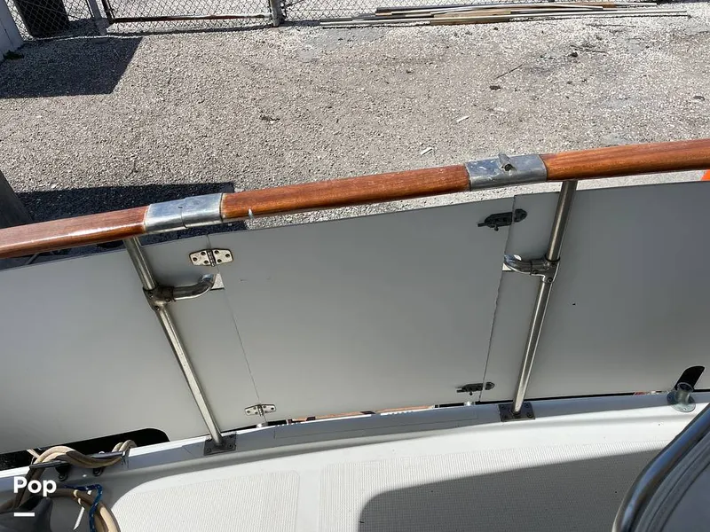 Slide: The Image of Sundeck 42 1984 - 15268302