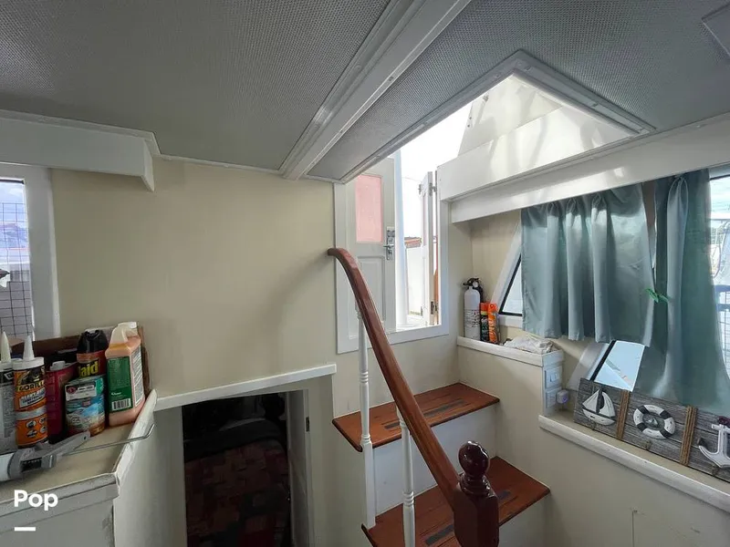 Slide: The Image of Sundeck 42 1984 - 15210748