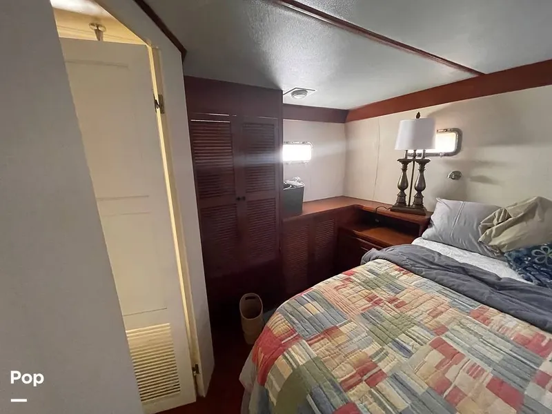 Slide: The Image of Sundeck 42 1984 - 15210750