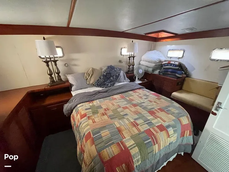 Slide: The Image of Sundeck 42 1984 - 15210751