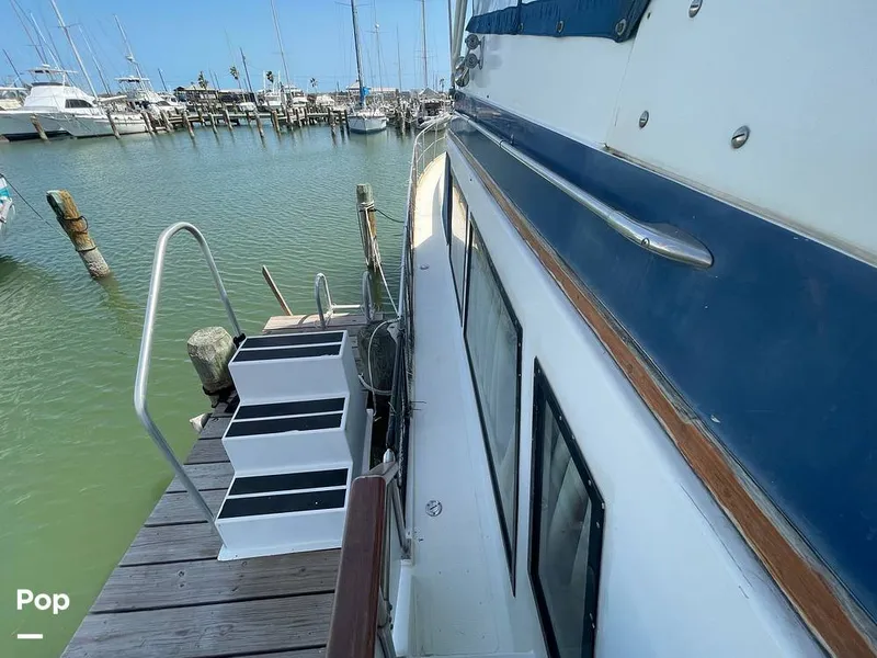 Slide: The Image of Sundeck 42 1984 - 15265966