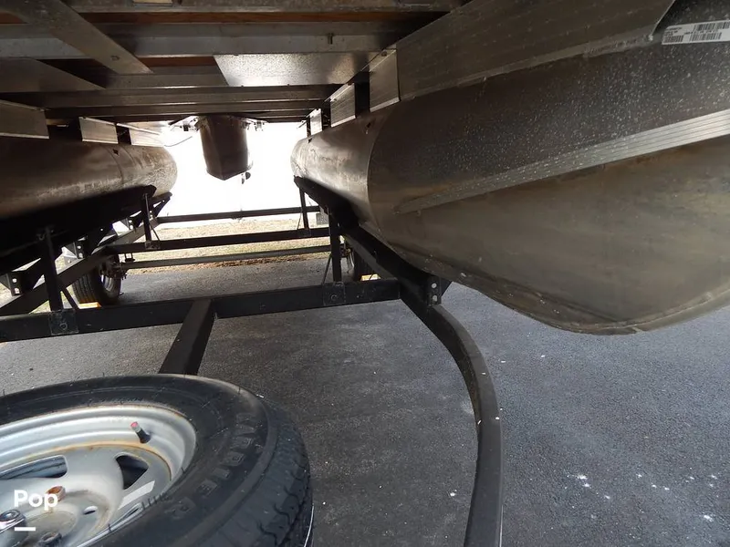 Slide: The Image of Sun Tracker Bass Buggy 18 DLX 2024 - 15256405