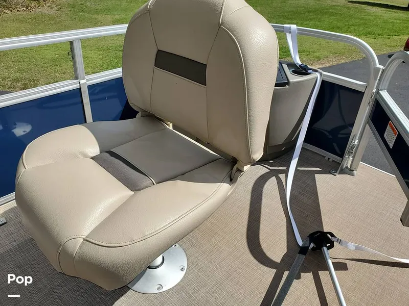 Slide: The Image of Sun Tracker Bass Buggy 18 DLX 2024 - 15361860
