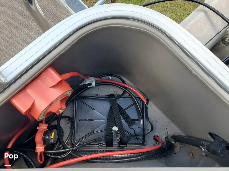 Slide: The Image of Battery Box For Primary Battery. Provided. - 15361901