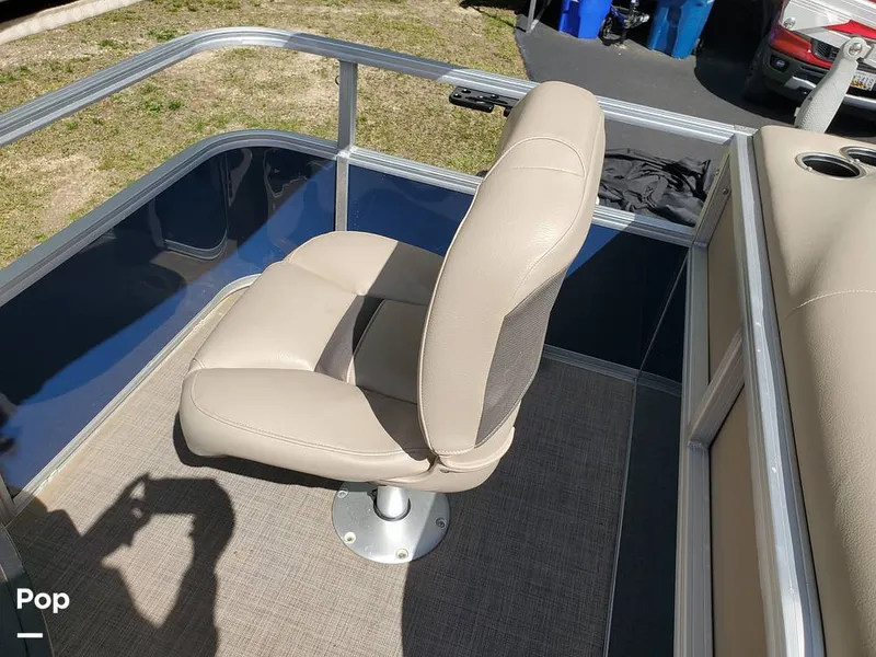 Slide: The Image of Sun Tracker Bass Buggy 18 DLX 2024 - 15361904
