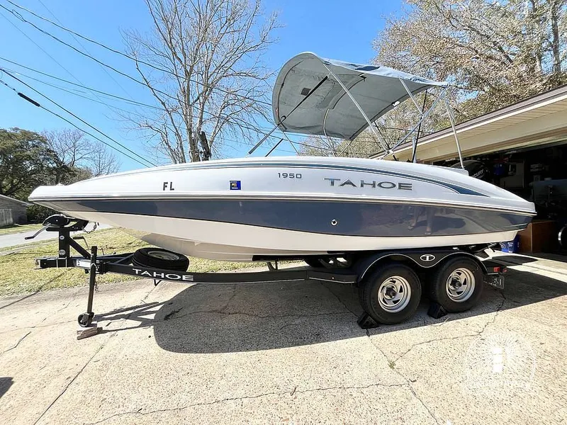 Slide: The Image of Tahoe 1950 Deck Boat - 15233462