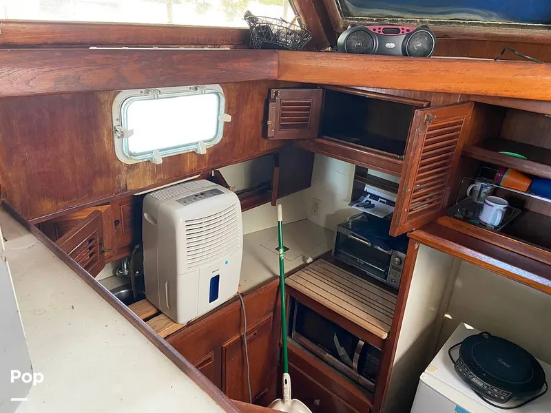 Slide: The Image of Present Yachts 42 Sundeck 1986 - 15267846