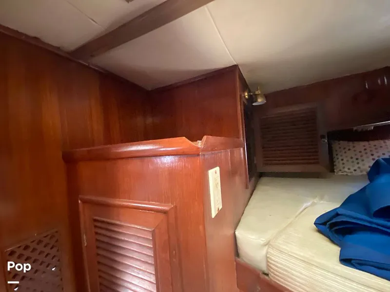 Slide: The Image of Present Yachts 42 Sundeck 1986 - 15267888