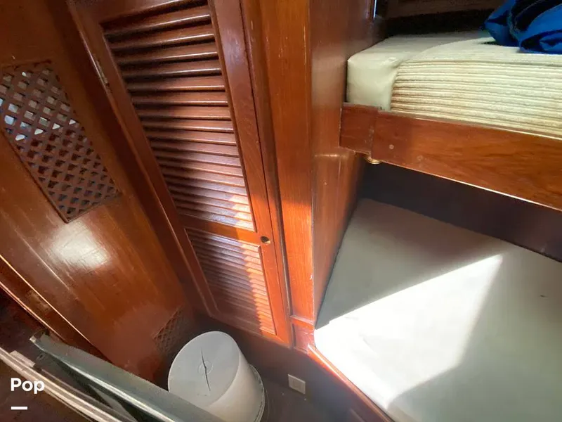 Slide: The Image of Present Yachts 42 Sundeck 1986 - 15267889