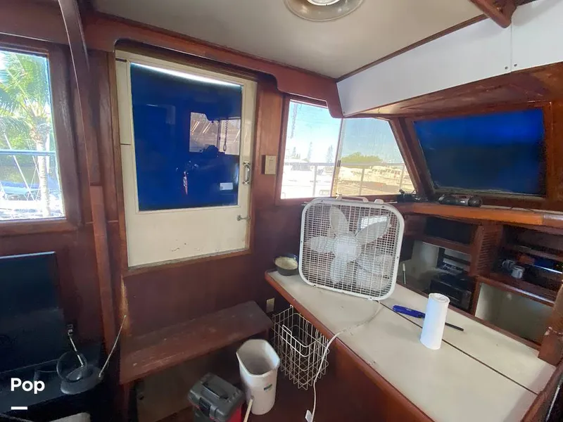 Slide: The Image of Present Yachts 42 Sundeck 1986 - 15268459