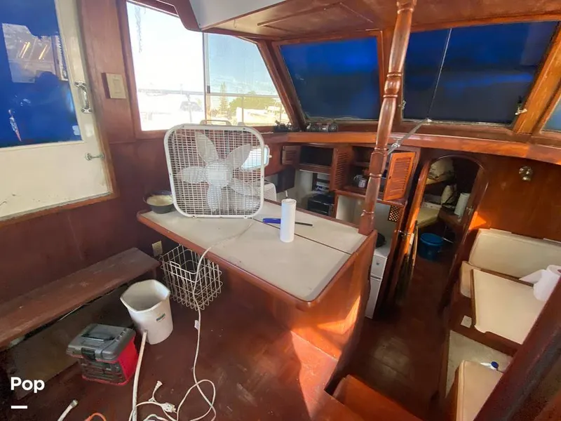 Slide: The Image of Present Yachts 42 Sundeck 1986 - 15268460