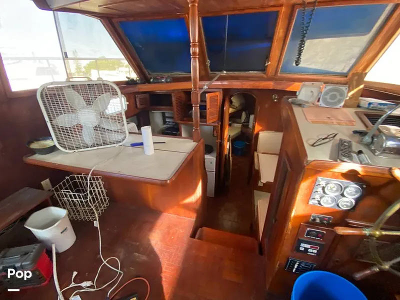 Slide: The Image of Present Yachts 42 Sundeck 1986 - 15268461