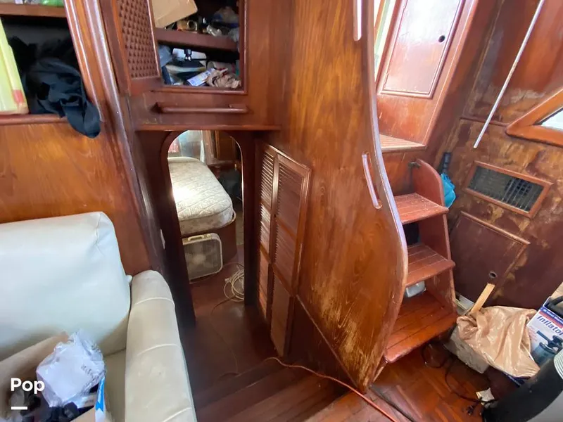 Slide: The Image of Present Yachts 42 Sundeck 1986 - 15268468