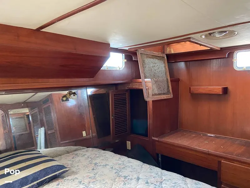 Slide: The Image of Present Yachts 42 Sundeck 1986 - 15268517