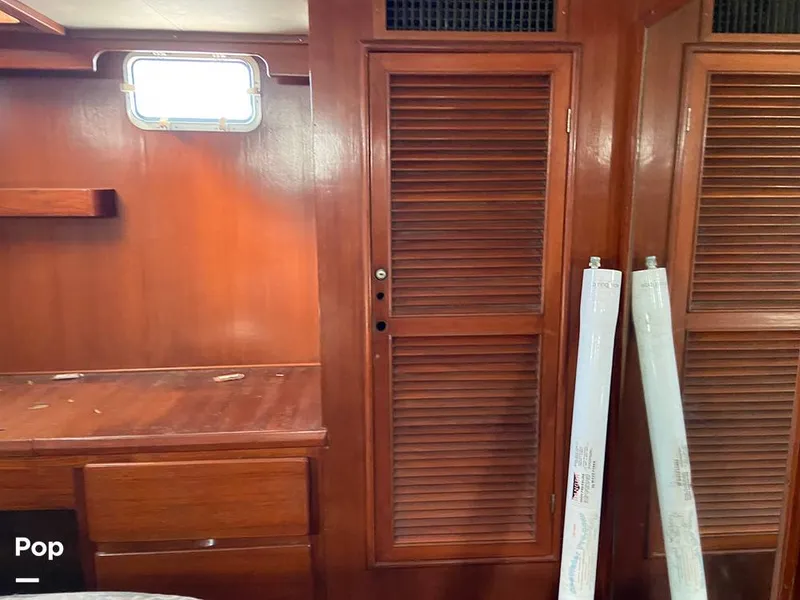 Slide: The Image of Present Yachts 42 Sundeck 1986 - 15268519