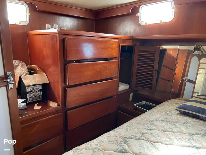 Slide: The Image of Present Yachts 42 Sundeck 1986 - 15268522