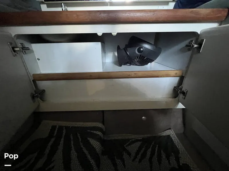 Slide: The Image of Carver Yachts 300 Aft Cabin 1994 - 15593166