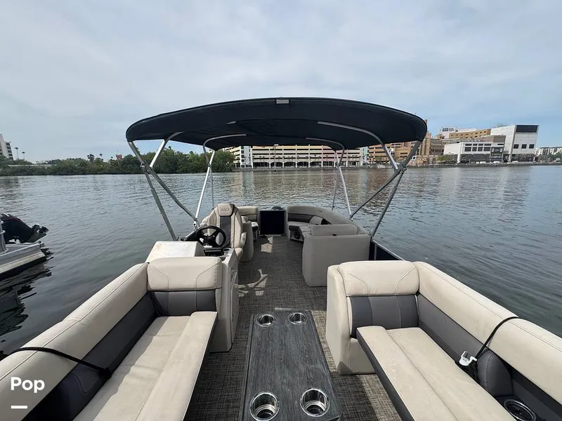 Slide: The Image of Harris 230 CR 2023 - 15277952