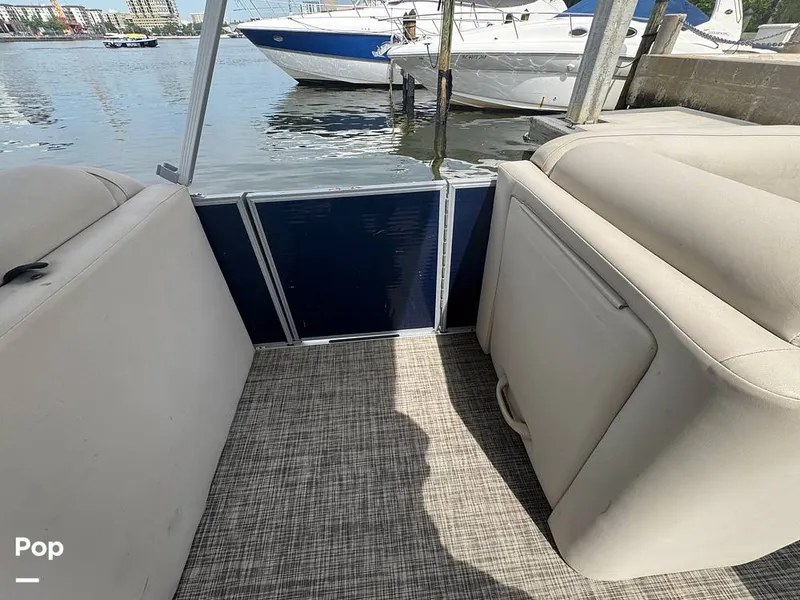 Slide: The Image of Harris 230 CR 2023 - 15277960