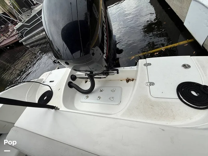 Slide: The Image of Hurricane SunDeck Sport 192RL OB 2022 - 15262686