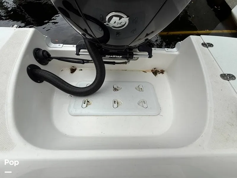 Slide: The Image of Hurricane SunDeck Sport 192RL OB 2022 - 15262689