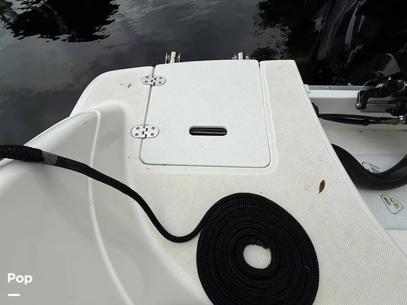 Slide: The Image of Hurricane SunDeck Sport 192RL OB 2022 - 15262690