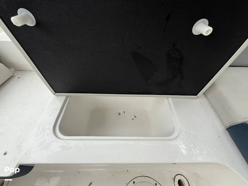 Slide: The Image of Hurricane SunDeck Sport 192RL OB 2022 - 15262696