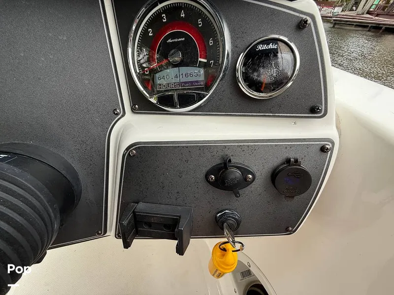 Slide: The Image of Hurricane SunDeck Sport 192RL OB 2022 - 15262713