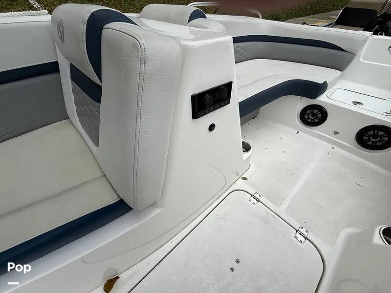 Slide: The Image of Hurricane SunDeck Sport 192RL OB 2022 - 15262718