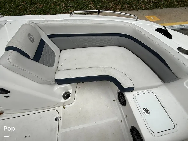 Slide: The Image of Hurricane SunDeck Sport 192RL OB 2022 - 15262726