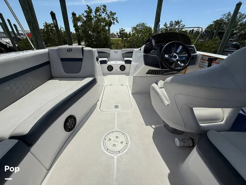 Slide: The Image of Hurricane SS 192 RL 2022 - 15304166