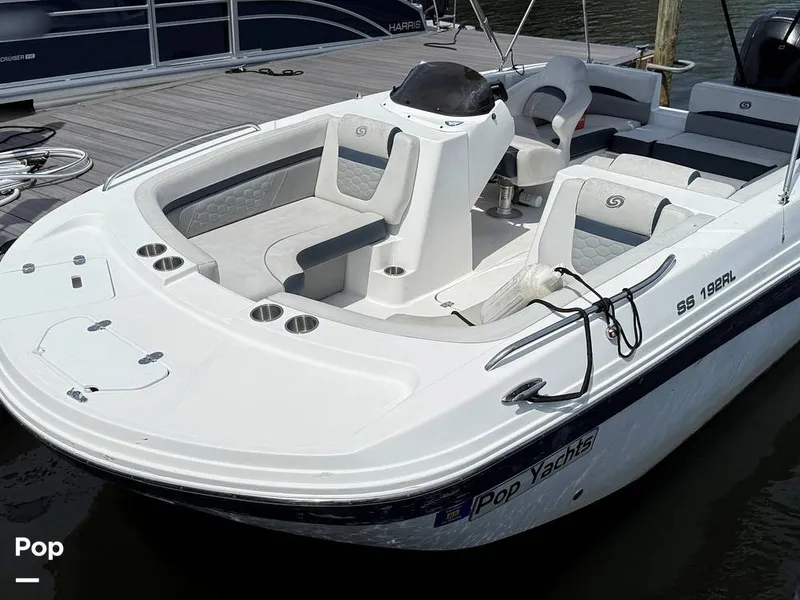 Slide: The Image of Hurricane SS 192 RL 2022 - 15304191